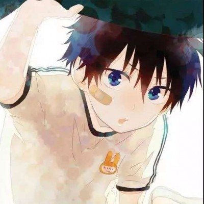 老人故意往幼儿园跑道扔玻璃碴